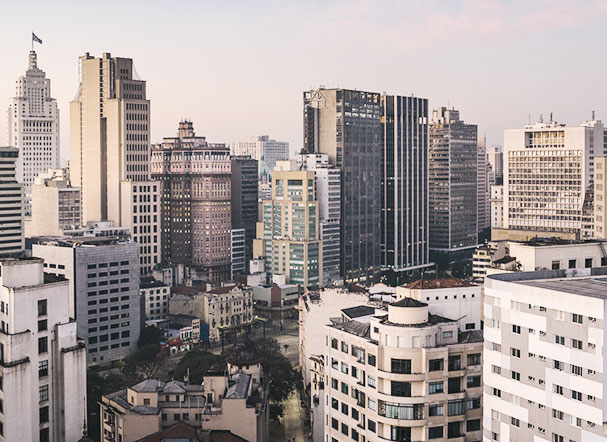 Visão superior de conjunto de prédios no centro da cidade de São Paulo