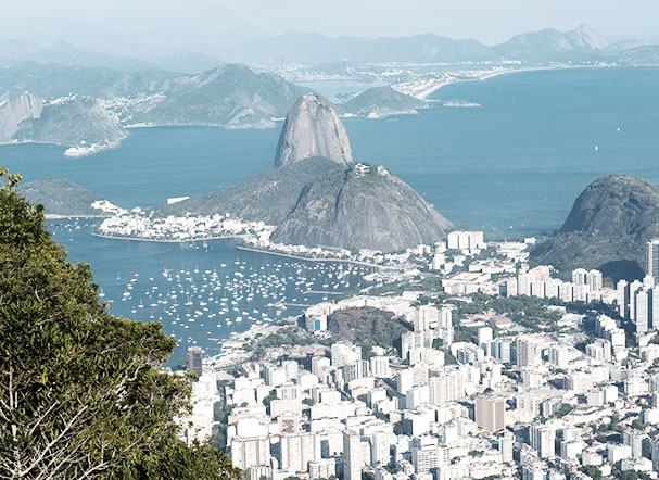 Visão superior do pão de açúcar e cidade do Rio de Janeiro